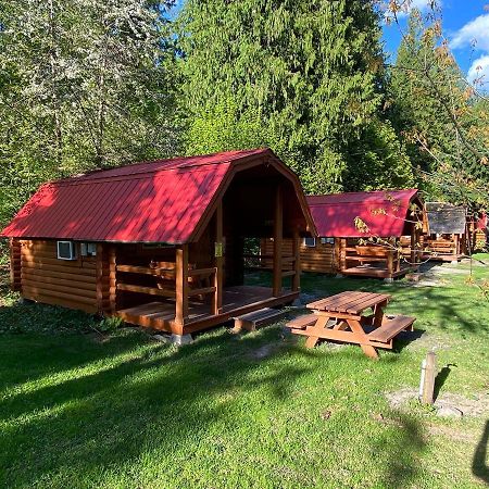 Revelstoke Rv & Cabin Resort Zewnętrze zdjęcie