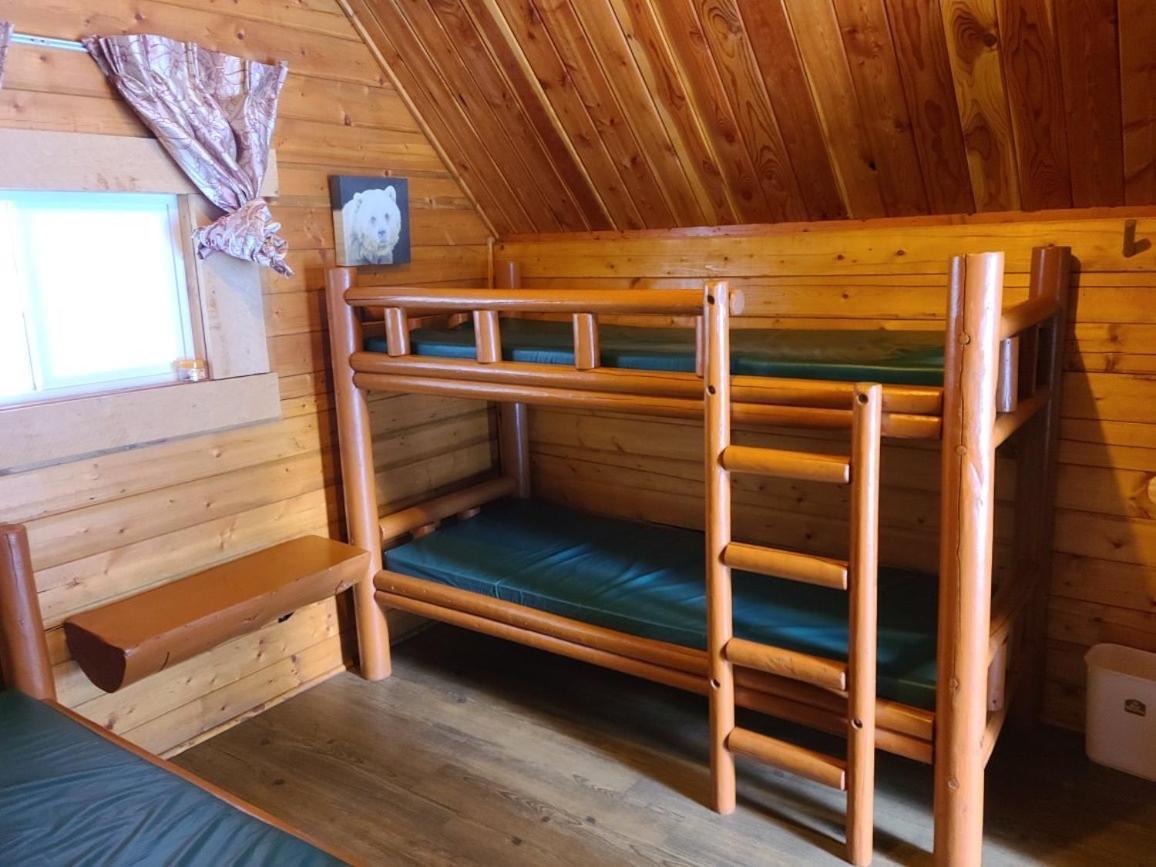 Revelstoke Rv & Cabin Resort Zewnętrze zdjęcie