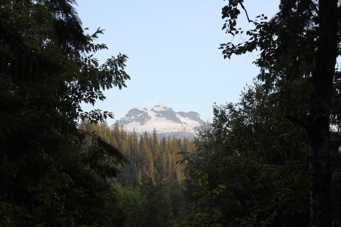 Revelstoke Rv & Cabin Resort Zewnętrze zdjęcie